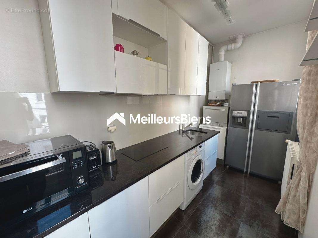 Appartement à PARIS-8E