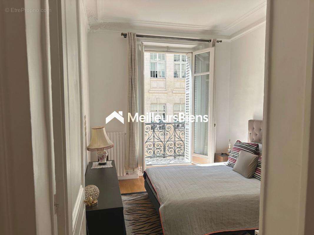 Appartement à PARIS-8E