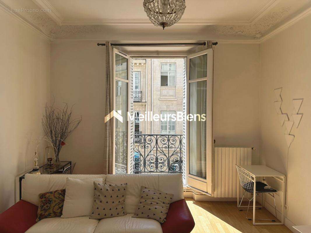 Appartement à PARIS-8E