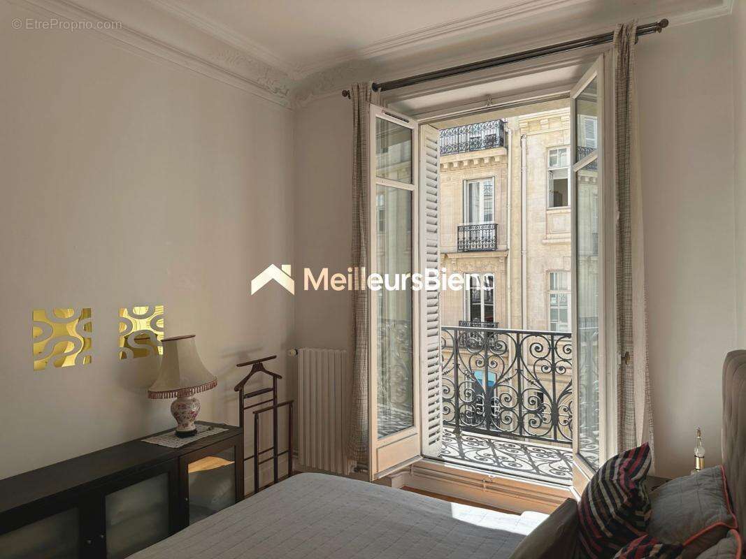 Appartement à PARIS-8E
