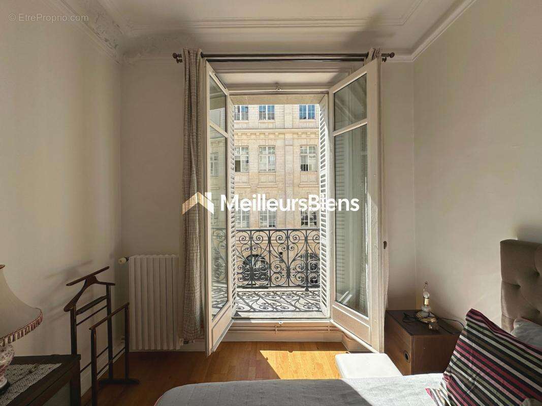 Appartement à PARIS-8E