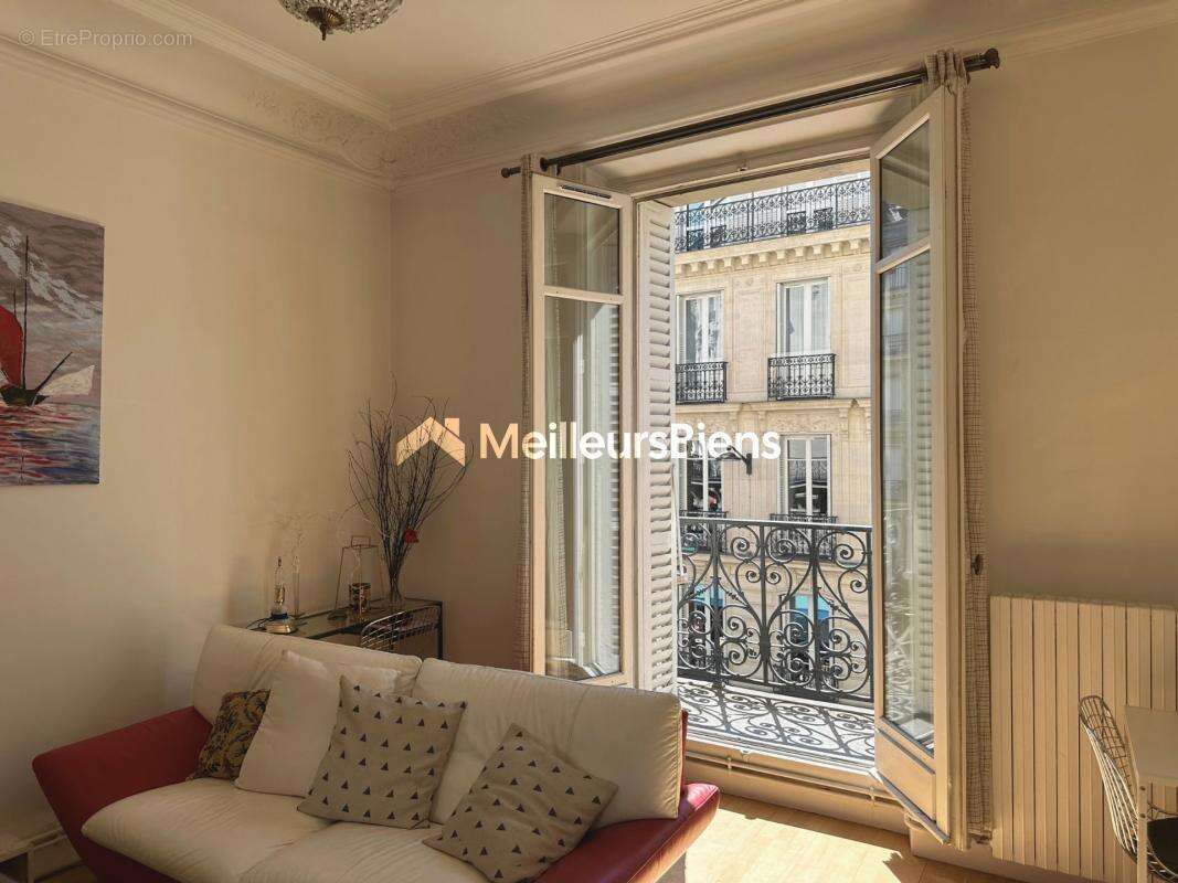 Appartement à PARIS-8E