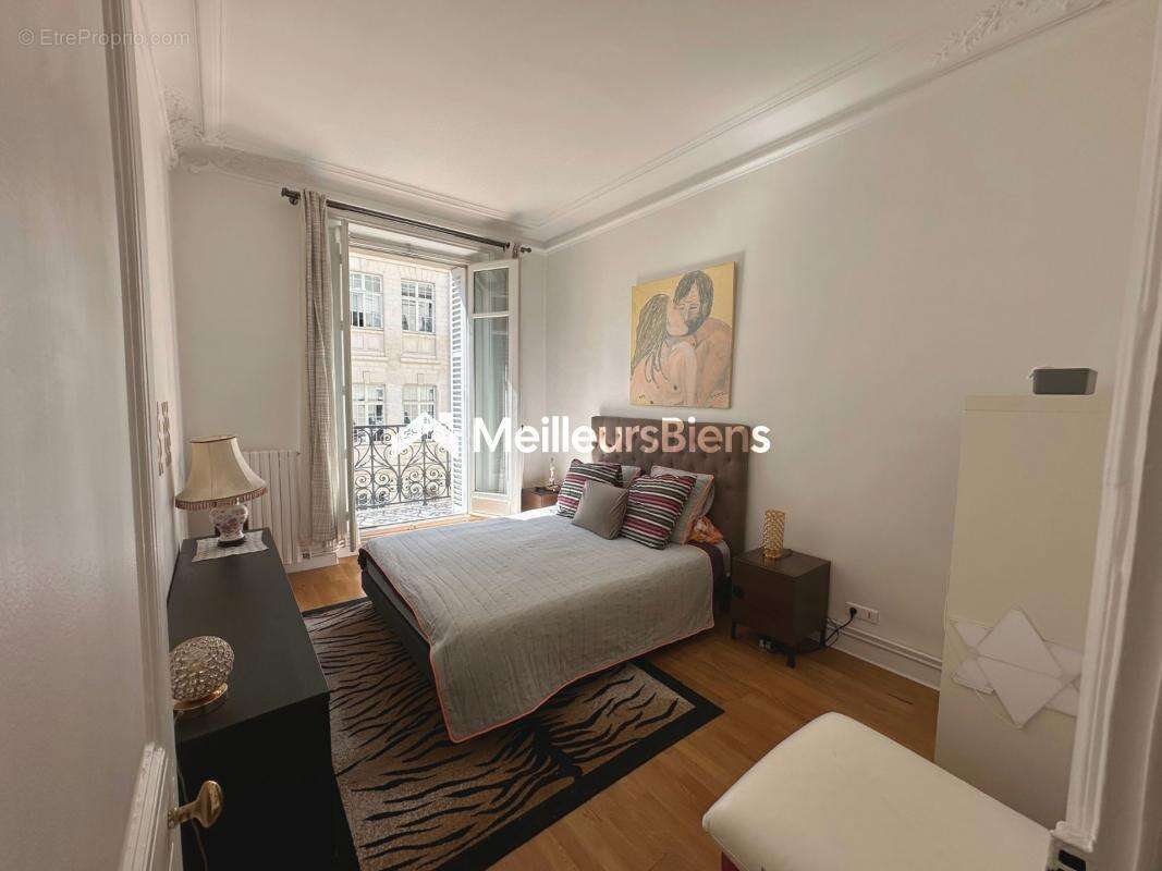 Appartement à PARIS-8E