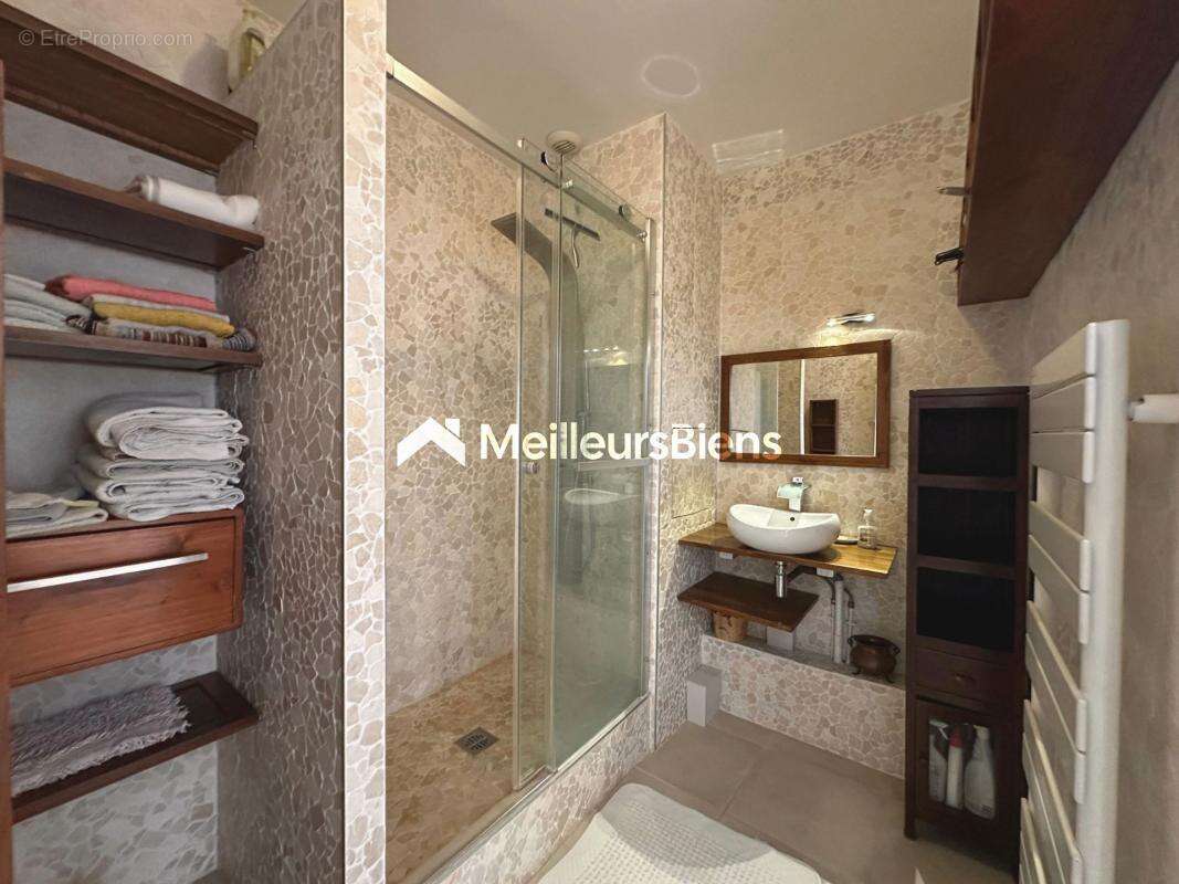 Appartement à PARIS-8E