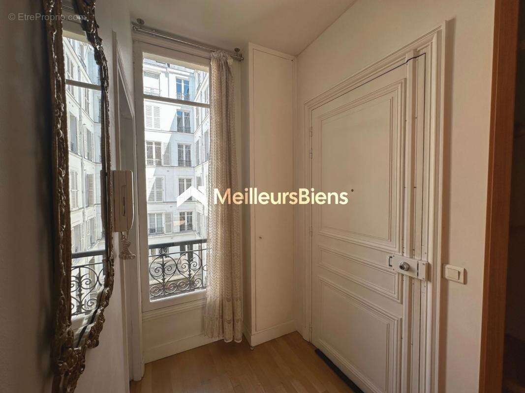 Appartement à PARIS-8E