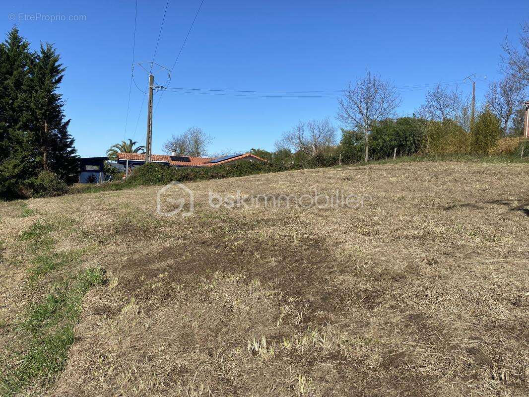 Terrain à SAMES