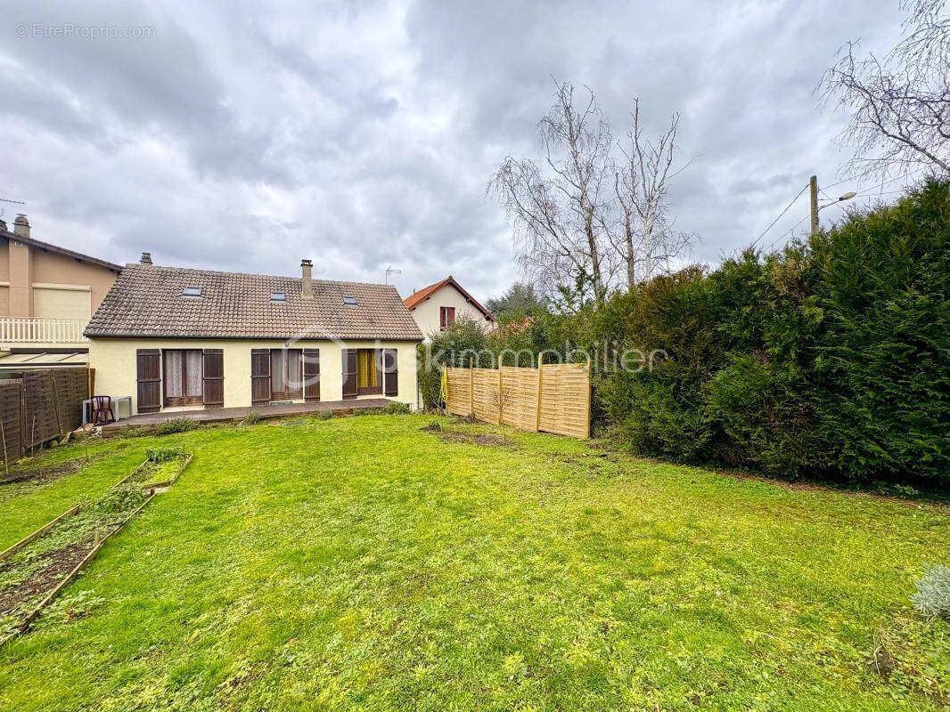 Maison à BONNIERES-SUR-SEINE