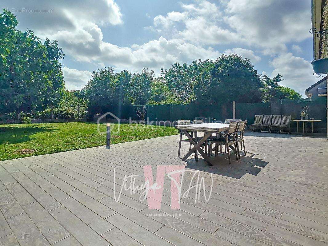 Maison à LES CHAPELLES-BOURBON