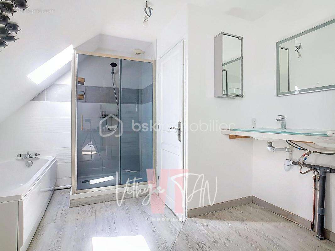 Maison à LES CHAPELLES-BOURBON