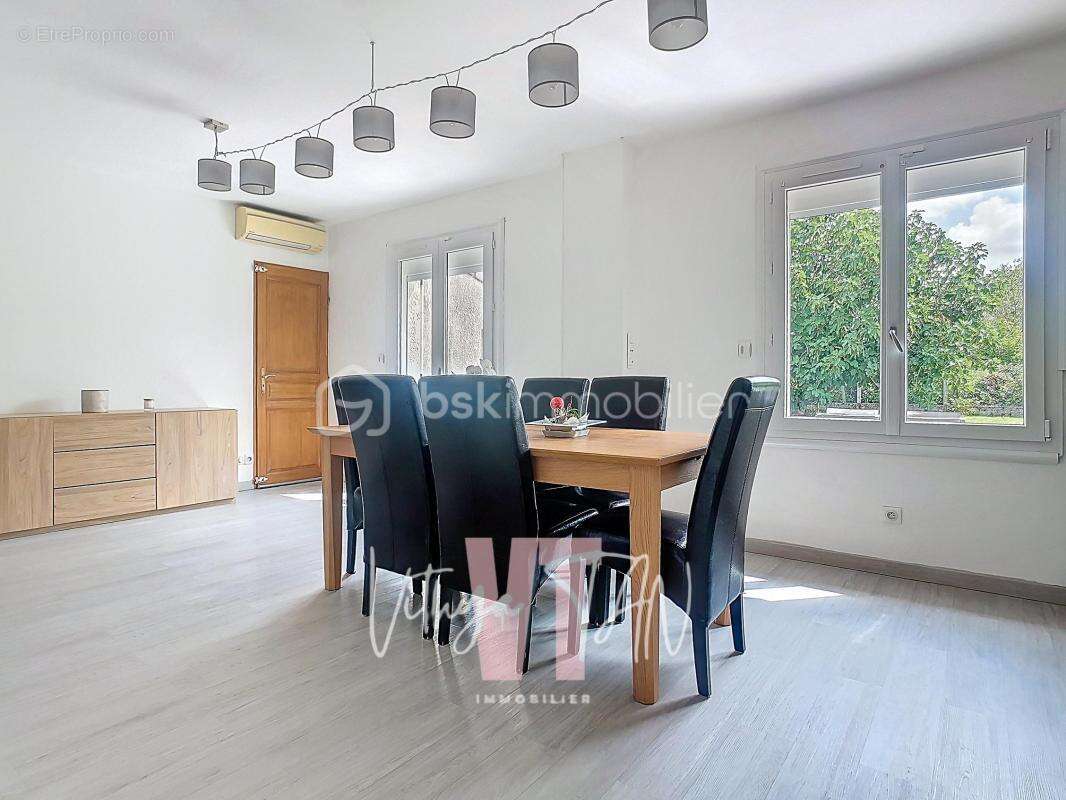 Maison à LES CHAPELLES-BOURBON