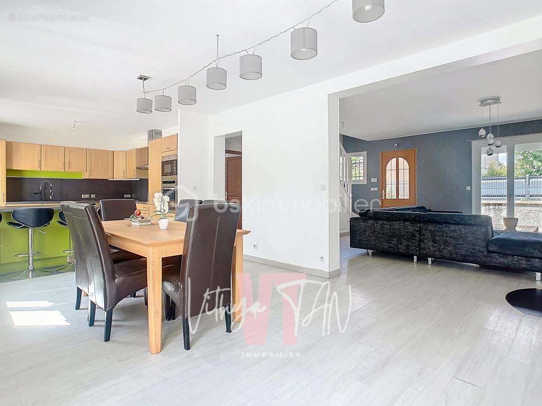 Maison à LES CHAPELLES-BOURBON