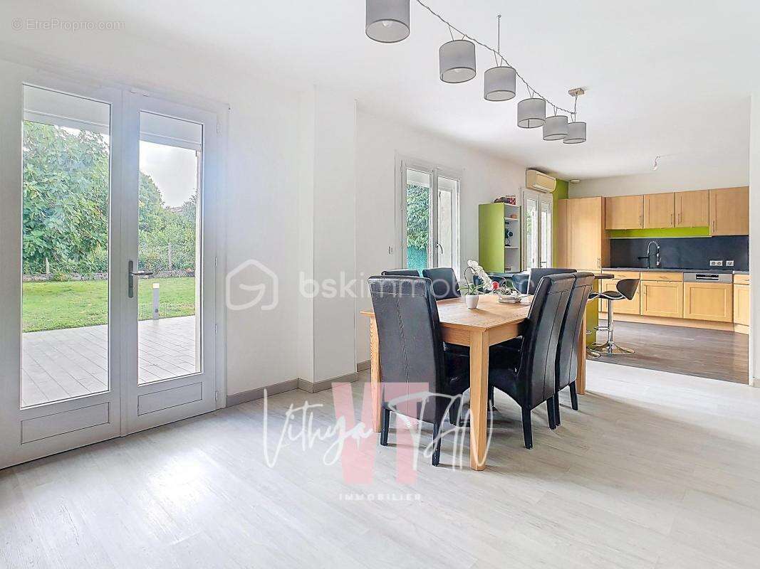 Maison à LES CHAPELLES-BOURBON