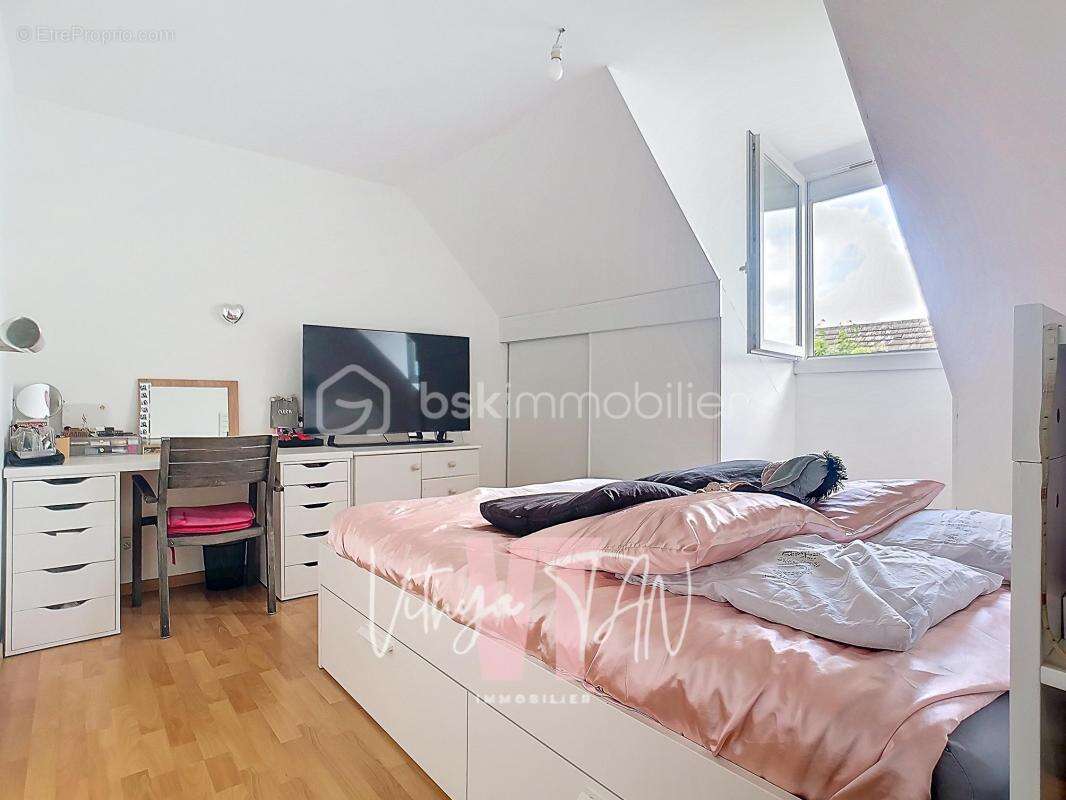 Maison à LES CHAPELLES-BOURBON