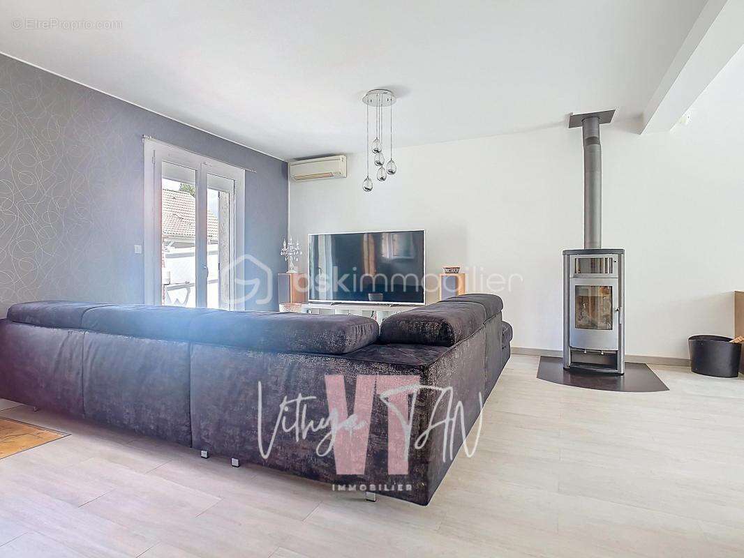 Maison à LES CHAPELLES-BOURBON