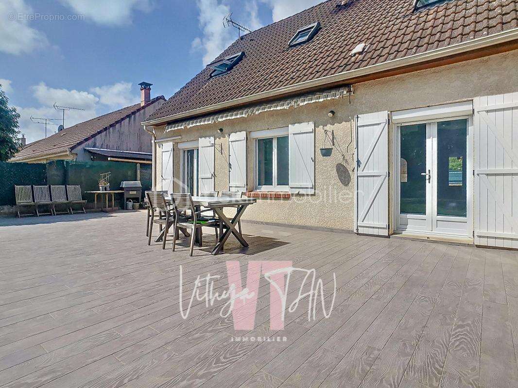 Maison à LES CHAPELLES-BOURBON