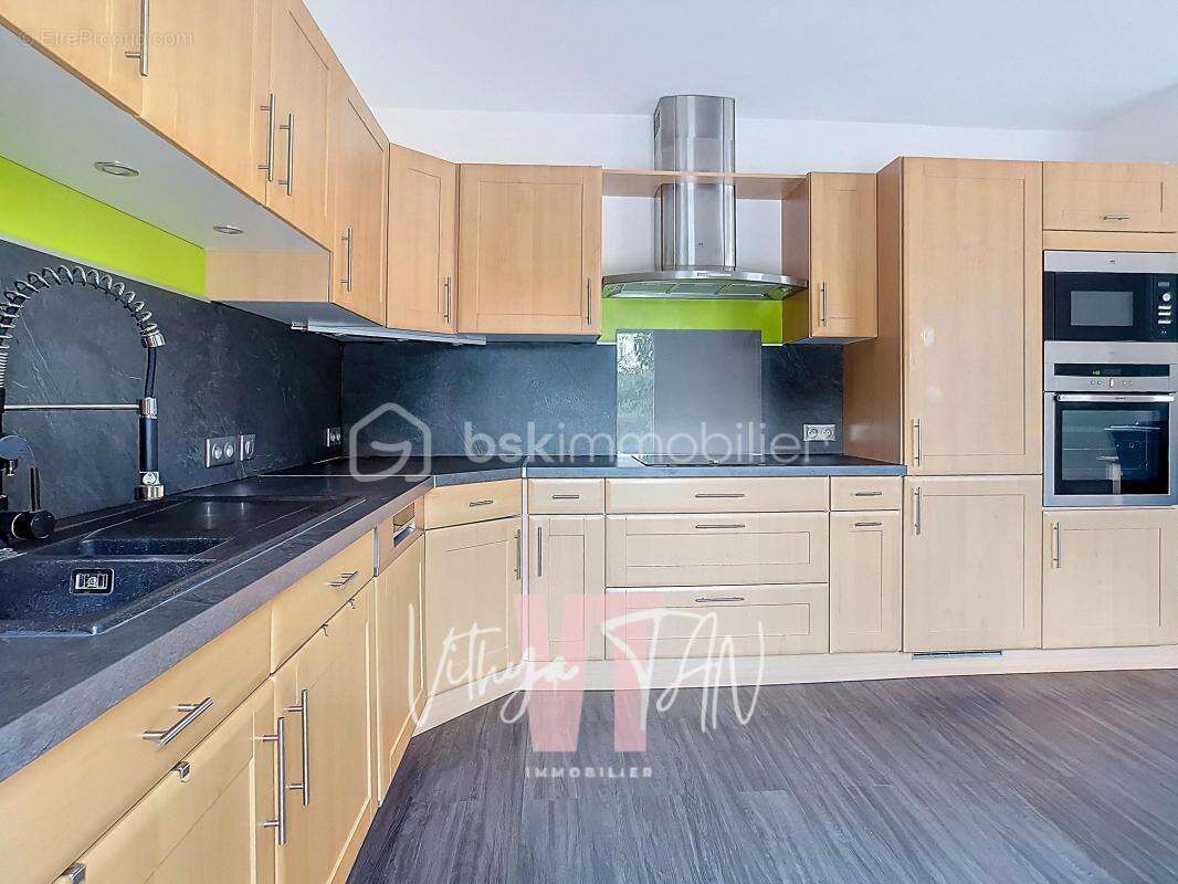 Maison à LES CHAPELLES-BOURBON