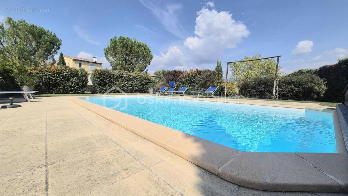 Maison à SAINT-SATURNIN-LES-APT