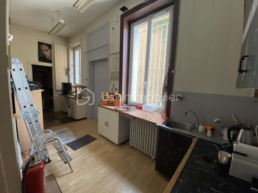 Commerce à PONT-DE-CHERUY