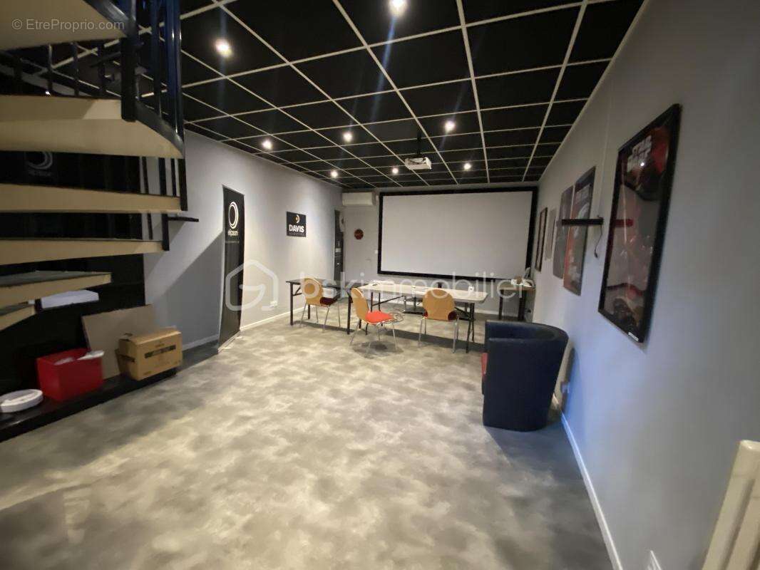 Commerce à PONT-DE-CHERUY