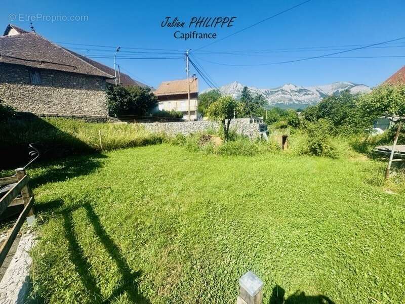 Maison à SAINT-LAURENT-DU-CROS