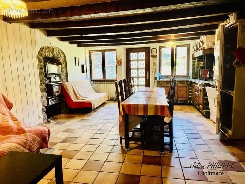 Maison à SAINT-LAURENT-DU-CROS