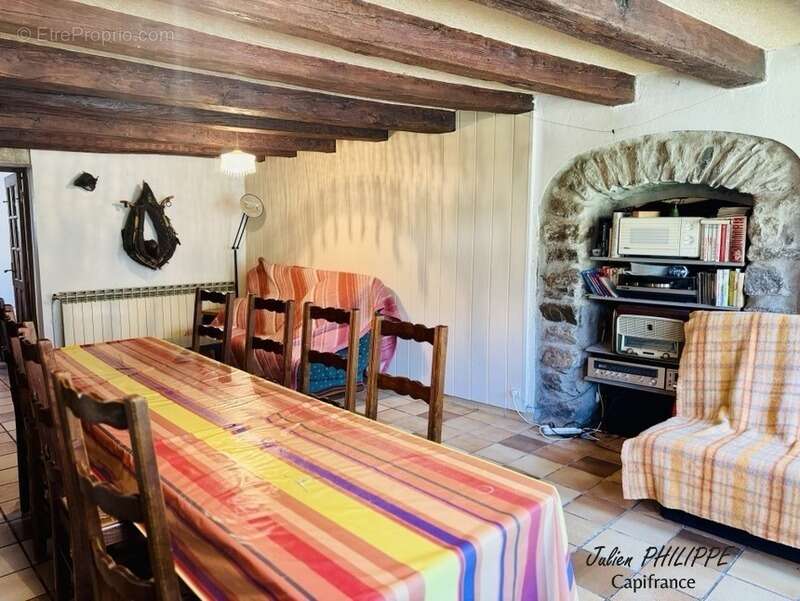 Maison à SAINT-LAURENT-DU-CROS