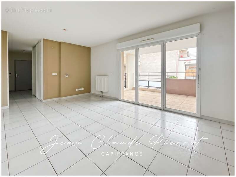 Appartement à GARONS