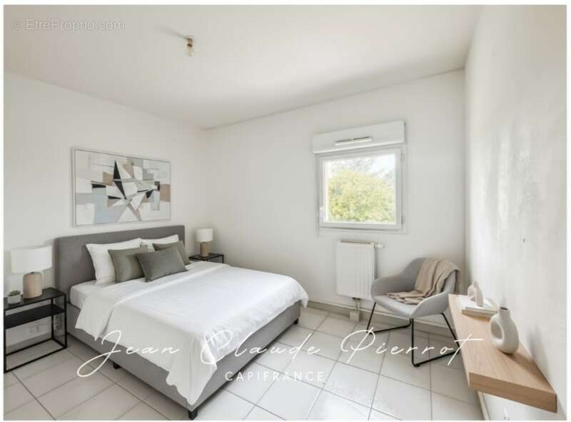 Appartement à GARONS