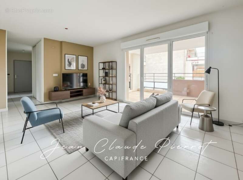 Appartement à GARONS