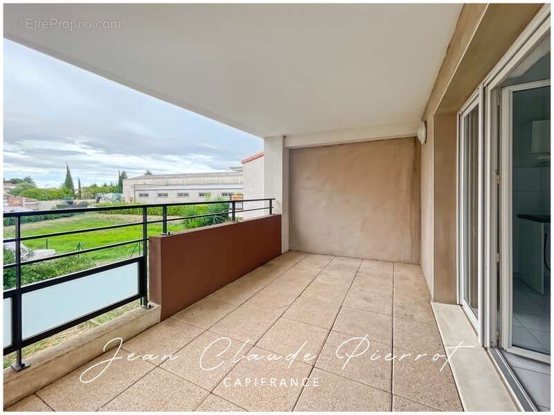 Appartement à GARONS