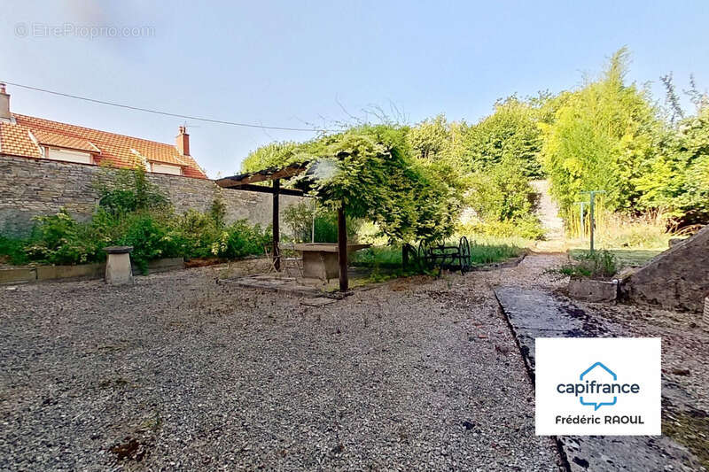 Maison à IS-SUR-TILLE