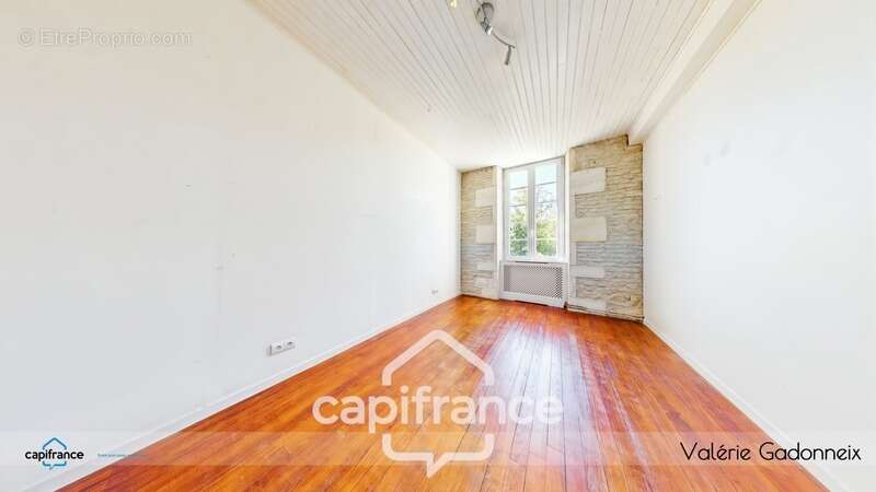 Maison à GENSAC-LA-PALLUE