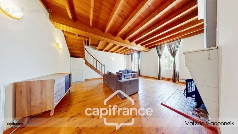 Maison à GENSAC-LA-PALLUE