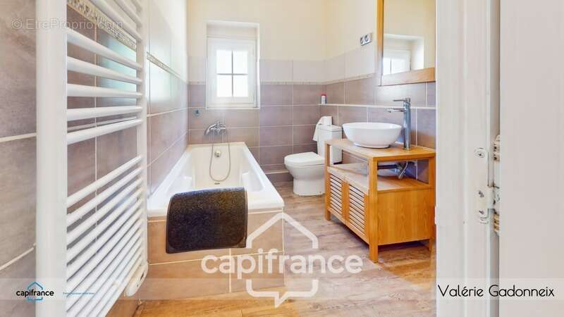 Maison à GENSAC-LA-PALLUE