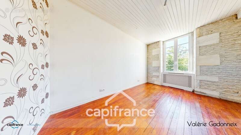 Maison à GENSAC-LA-PALLUE