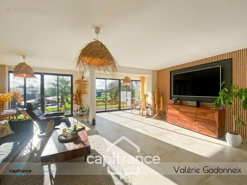 Commerce à SAINTE-SOULLE