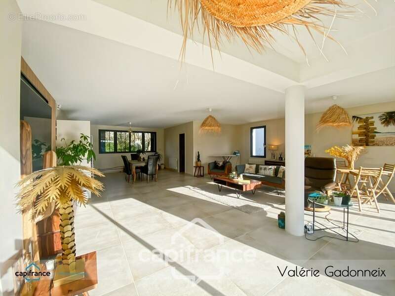 Commerce à SAINTE-SOULLE