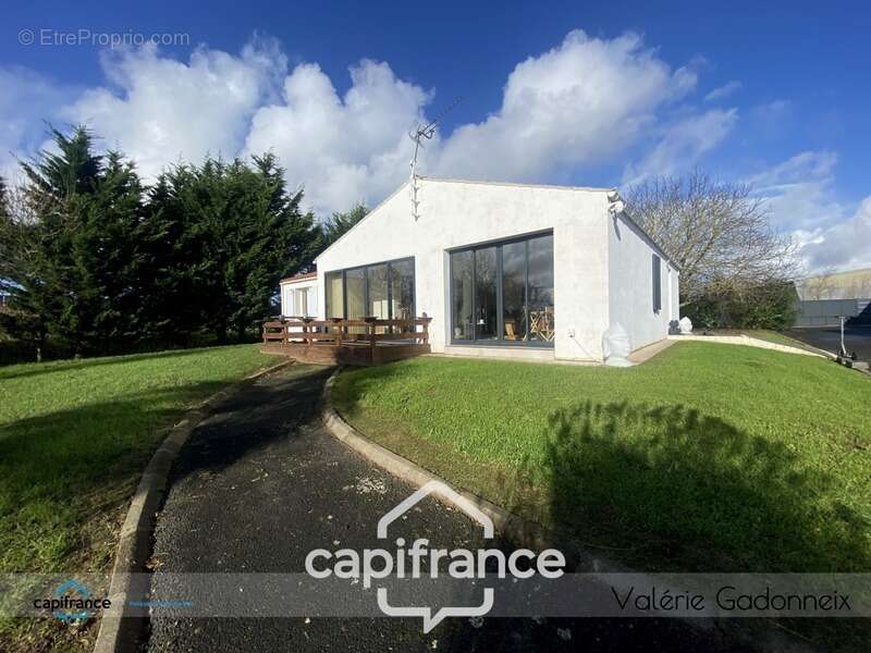 Commerce à SAINTE-SOULLE