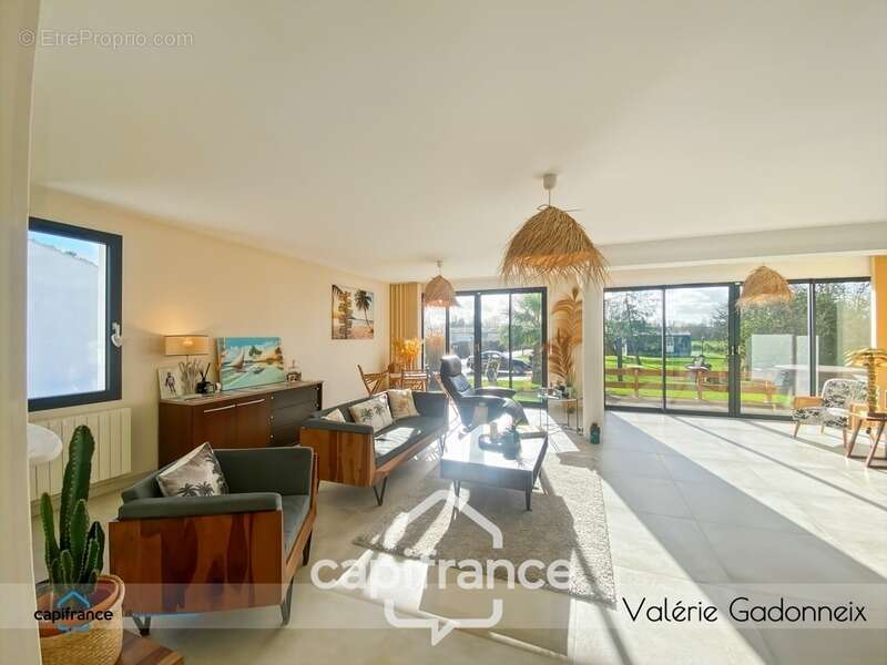 Commerce à SAINTE-SOULLE