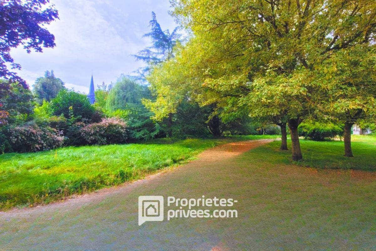 Terrain à MAREIL-LE-GUYON