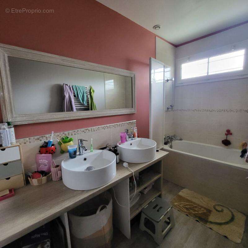 Maison à SAINT-REMY-SUR-AVRE