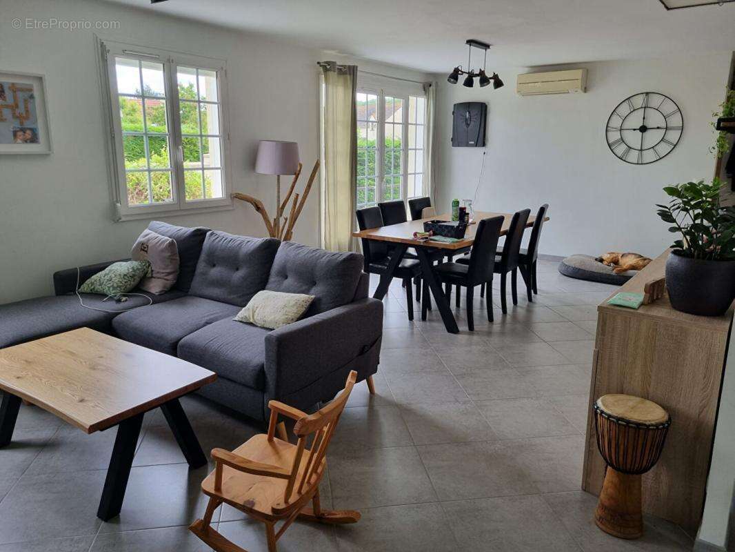 Maison à SAINT-REMY-SUR-AVRE