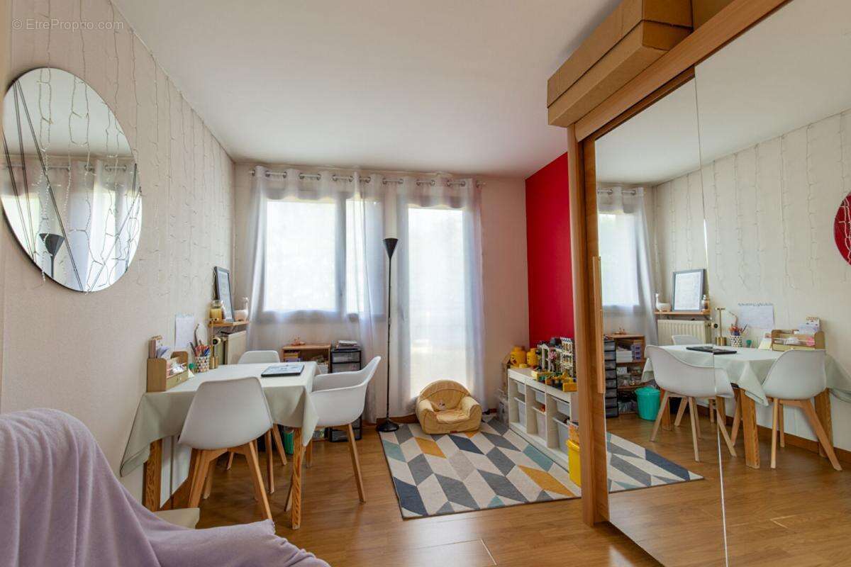 Appartement à VERNEUIL-SUR-SEINE