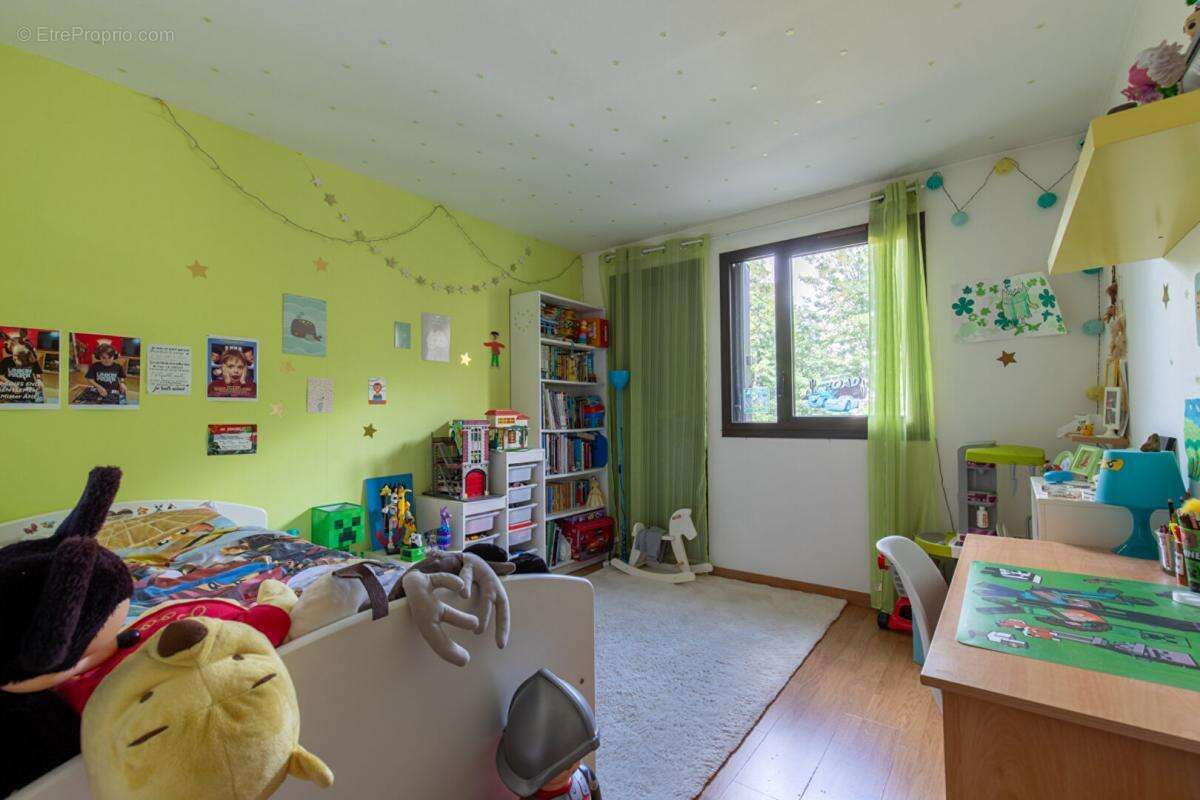 Appartement à VERNEUIL-SUR-SEINE