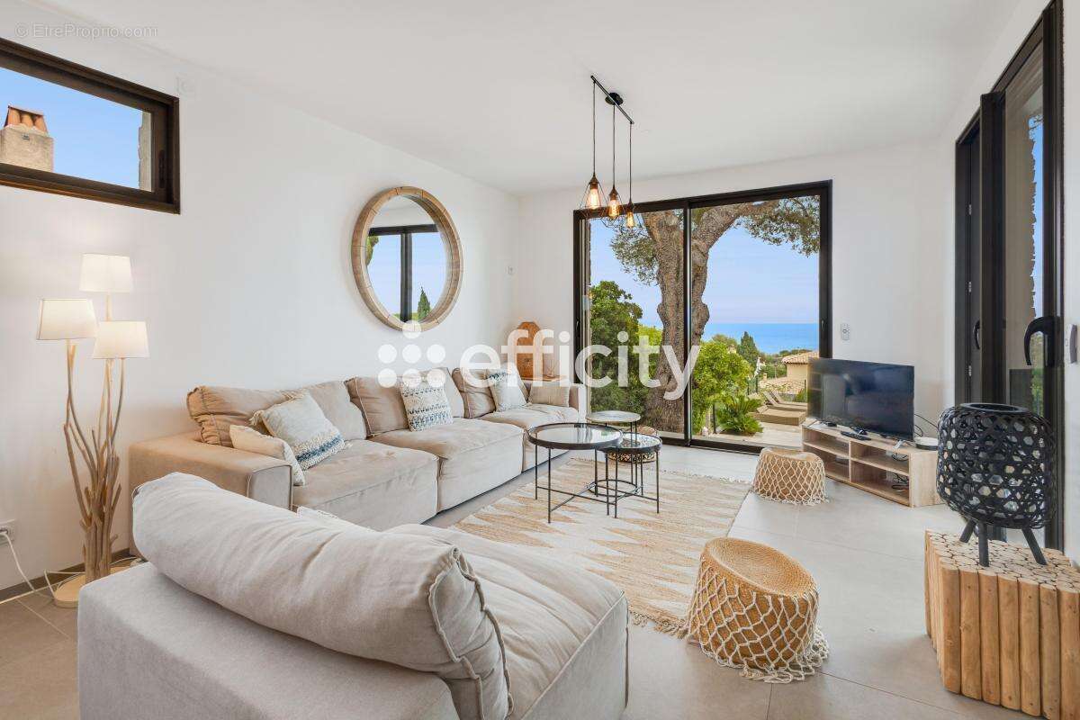 Maison à ROQUEBRUNE-SUR-ARGENS