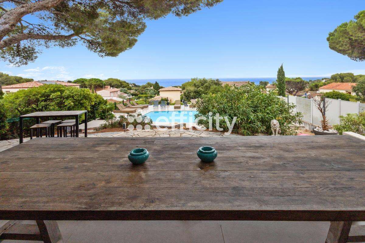 Maison à ROQUEBRUNE-SUR-ARGENS