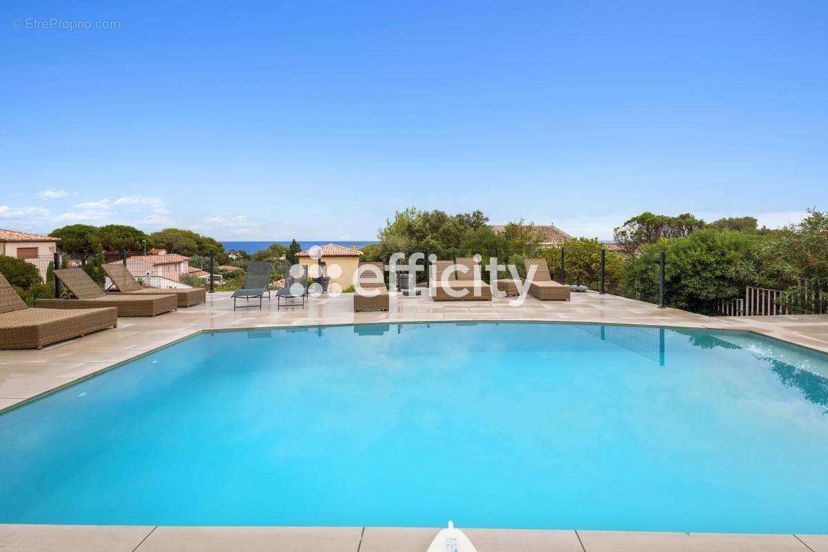 Maison à ROQUEBRUNE-SUR-ARGENS