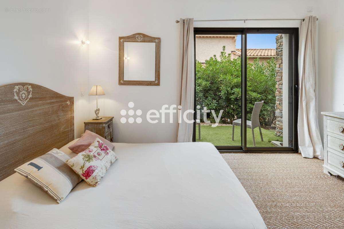 Maison à ROQUEBRUNE-SUR-ARGENS