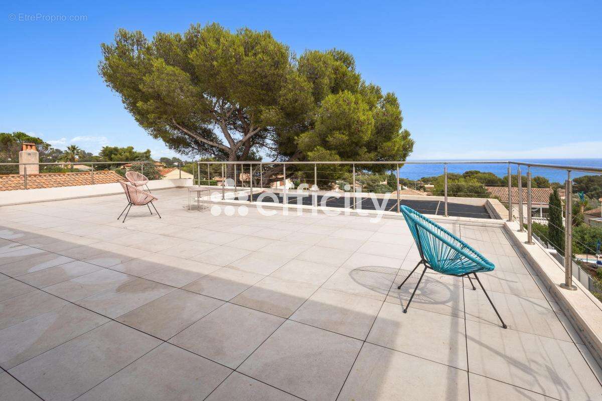 Maison à ROQUEBRUNE-SUR-ARGENS