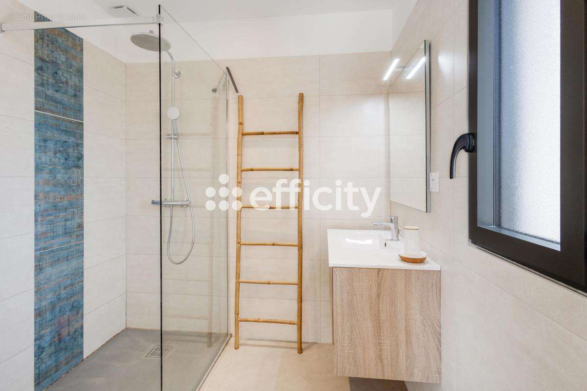 Maison à ROQUEBRUNE-SUR-ARGENS